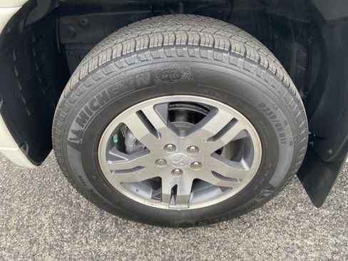 Used 2007 Mitsubishi Endeavor SE image 24