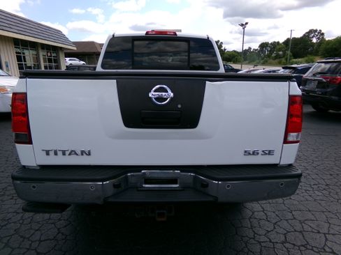 Used 2010 Nissan Titan 4x4 Crew Cab image 4