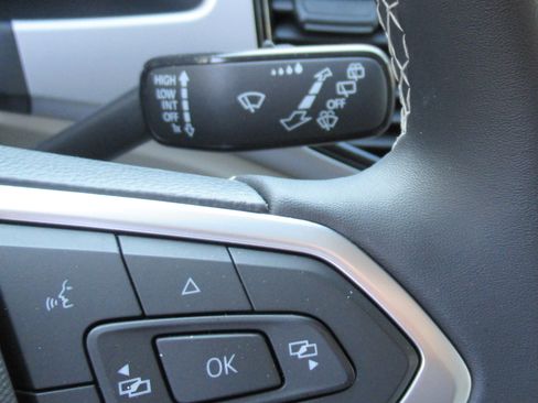 Used 2022 Volkswagen Atlas SE w/ Technology Package image 23