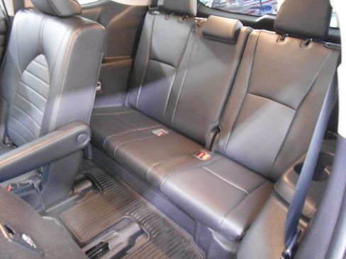 Used 2022 Toyota Highlander XLE image 14