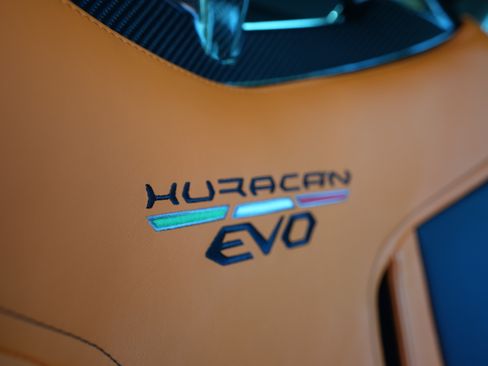 Used 2020 Lamborghini Huracan EVO image 17