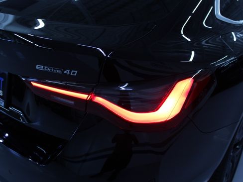 Used 2025 BMW i4 eDrive40 RWD image 7