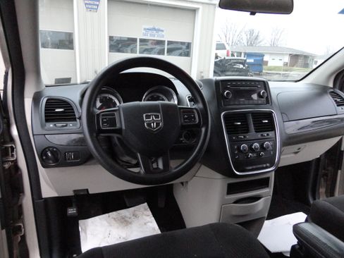 Used 2013 Dodge Grand Caravan image 8