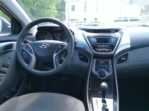 Used 2013 Hyundai Elantra Sedan FWD image 4