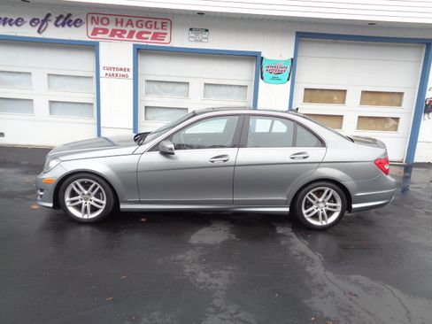 Used 2012 Mercedes-Benz C 300 image 3