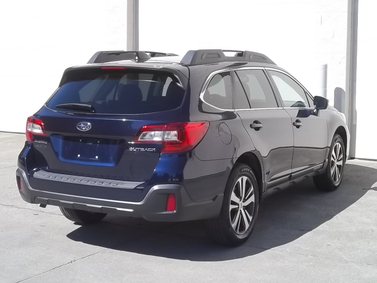 Used 2018 Subaru Outback 2.5i Limited AWD/4WD image 4