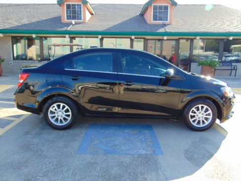 Used 2020 Chevrolet Sonic LT image 10