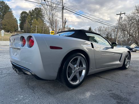 Used 2007 Chevrolet Corvette w/ 3LT image 4