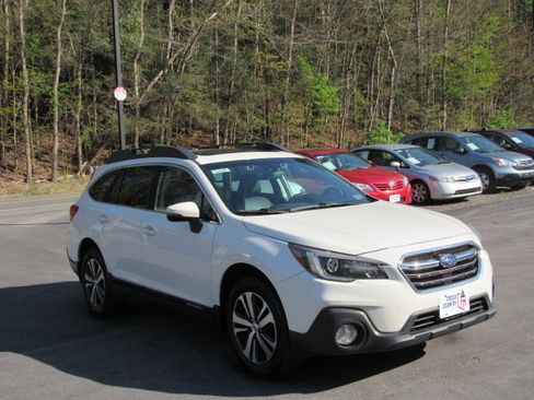 Used 2018 Subaru Outback 2.5i Limited AWD/4WD image 11