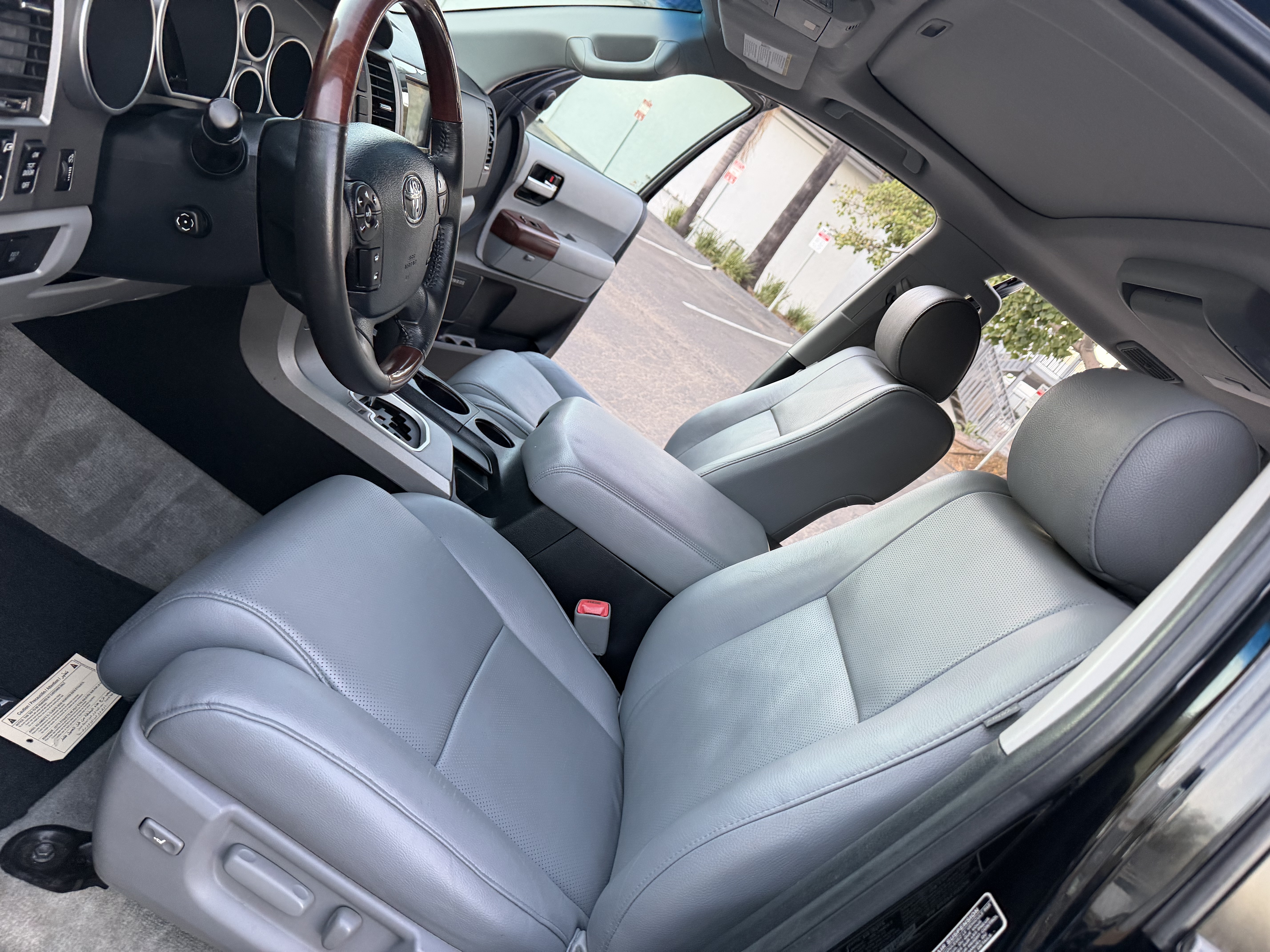 Used 2011 Toyota Sequoia Platinum AWD/4WD image 21