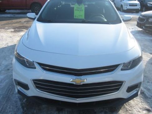 Used 2016 Chevrolet Malibu LT image 2