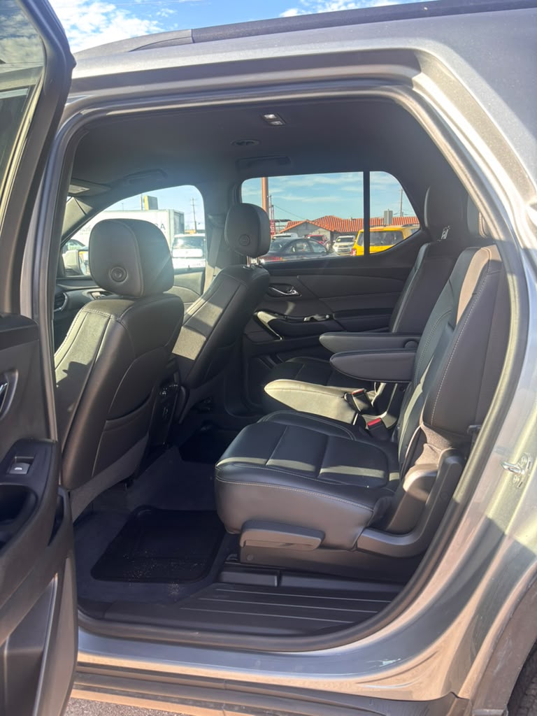 Used 2023 Chevrolet Traverse FWD LT image 15