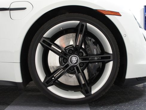 Used 2020 Porsche Taycan Turbo image 23