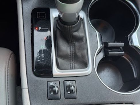 Used 2017 Toyota Highlander XLE image 22