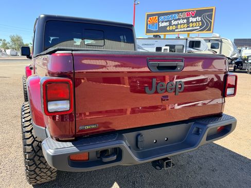 Used 2021 Jeep Gladiator Sport image 2