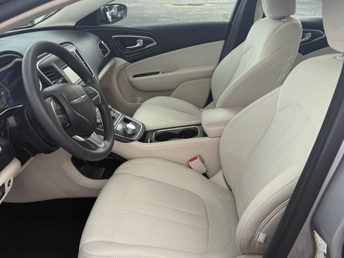 Used 2016 Chrysler 200 Limited image 8