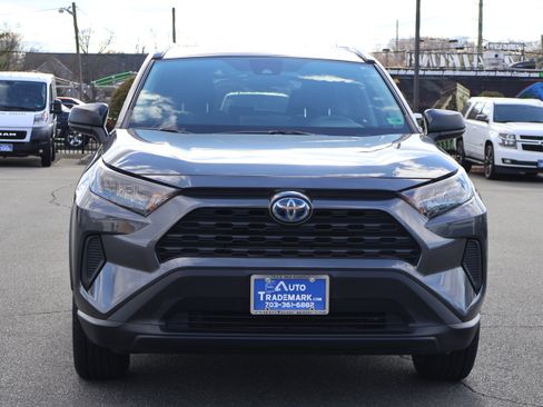 Used 2021 Toyota RAV4 LE image 4