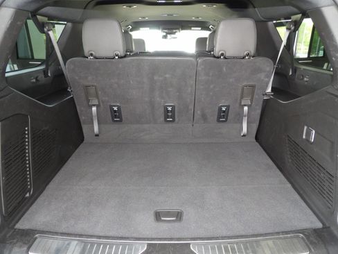 Used 2025 Chevrolet Suburban Z71 image 22