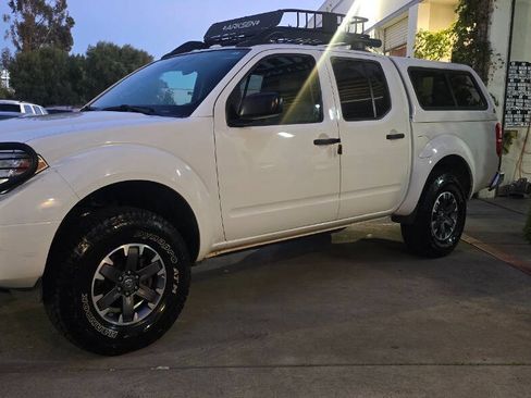 Used 2016 Nissan Frontier 4X4 Crew Cab SV w/ Sport Pkg image 38