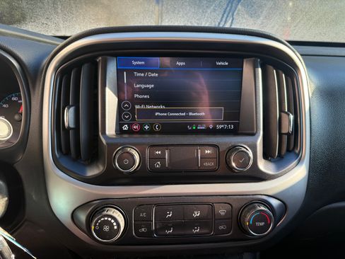 Used 2021 Chevrolet Colorado 2WD Extended Cab LT image 19