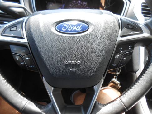 Used 2016 Ford Fusion SE FWD image 13