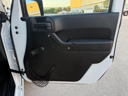 Used 2015 Jeep Wrangler Sport AWD/4WD image 75