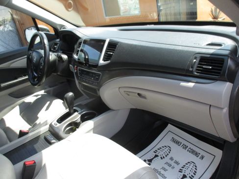 Used 2018 Honda Pilot EX-L w/ Navigation image 3