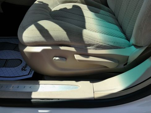 Used 2008 Buick Lucerne CX FWD image 35