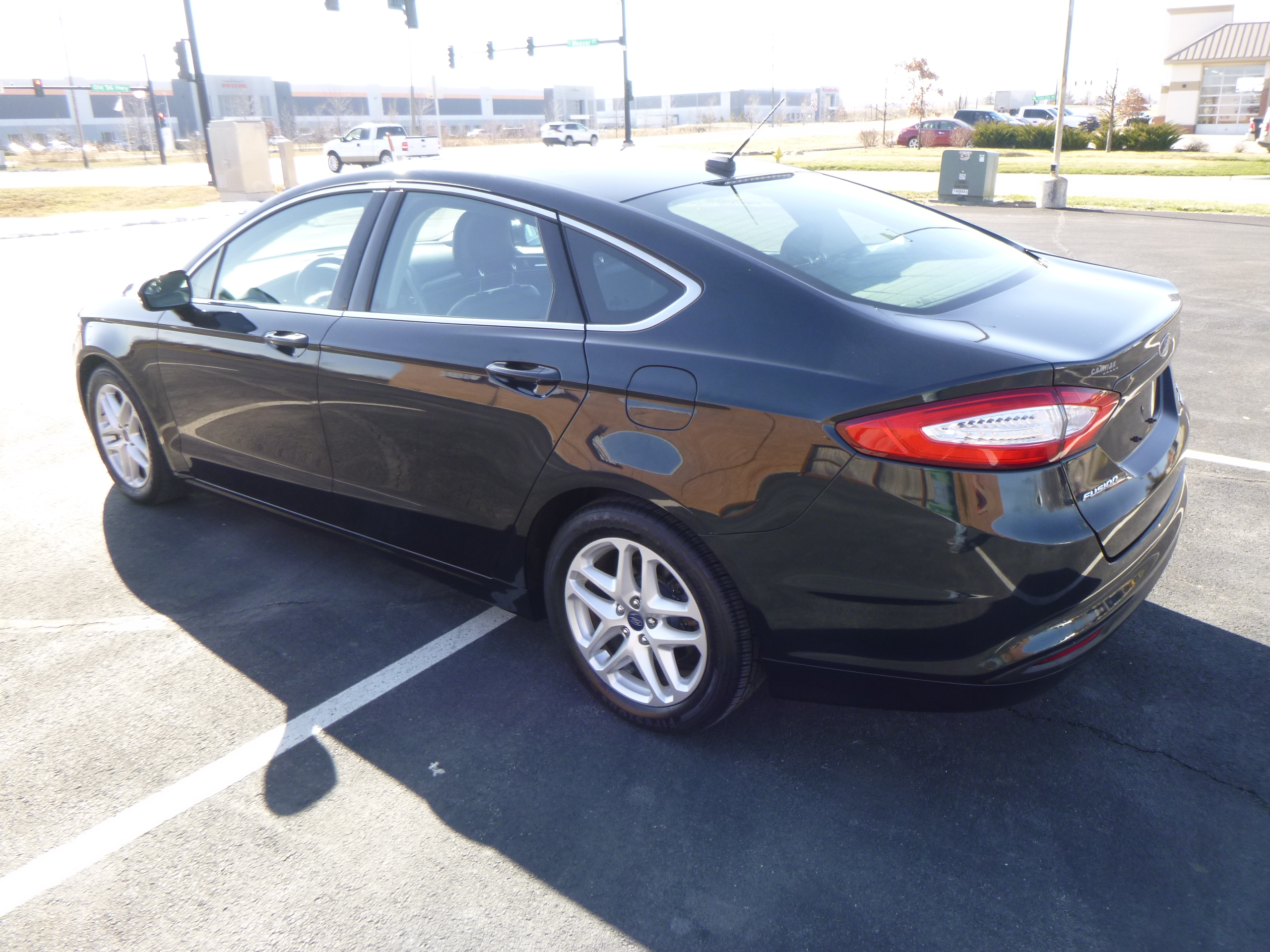 Used 2014 Ford Fusion SE FWD image 8