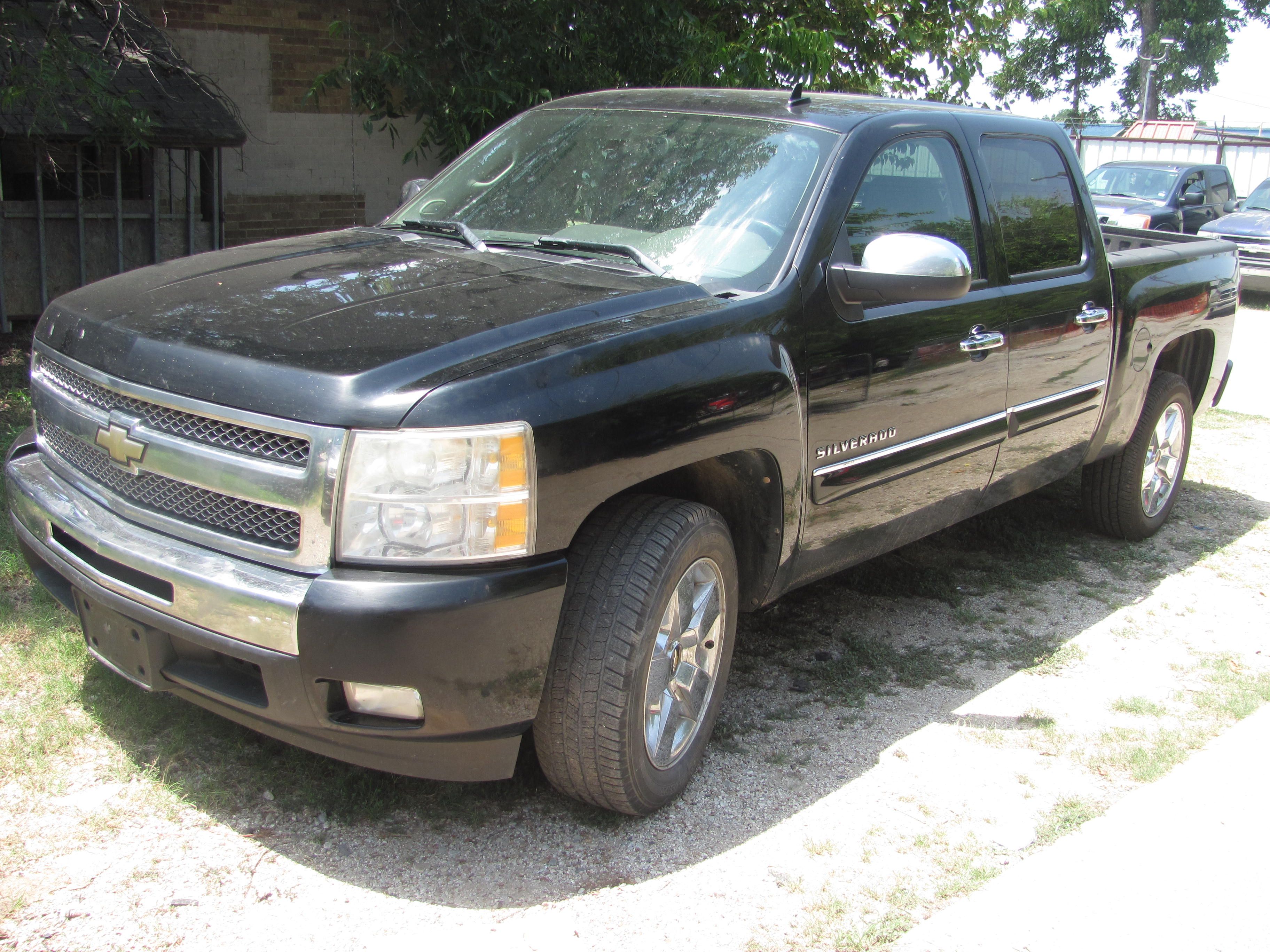 Used 2011 Chevrolet Silverado 1500 2WD Crew Cab LT image 1