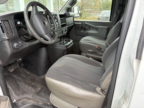 Used 2018 GMC Savana 2500 image 6