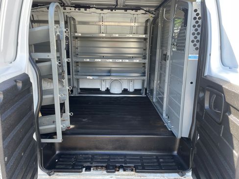 Used 2017 Chevrolet Express 2500 image 10