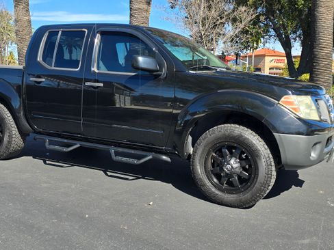 Used 2011 Nissan Frontier SE image 4