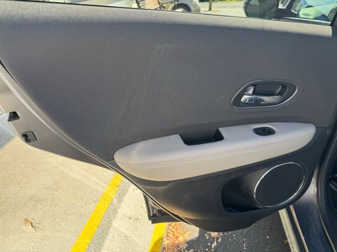Used 2019 Honda HR-V EX image 12