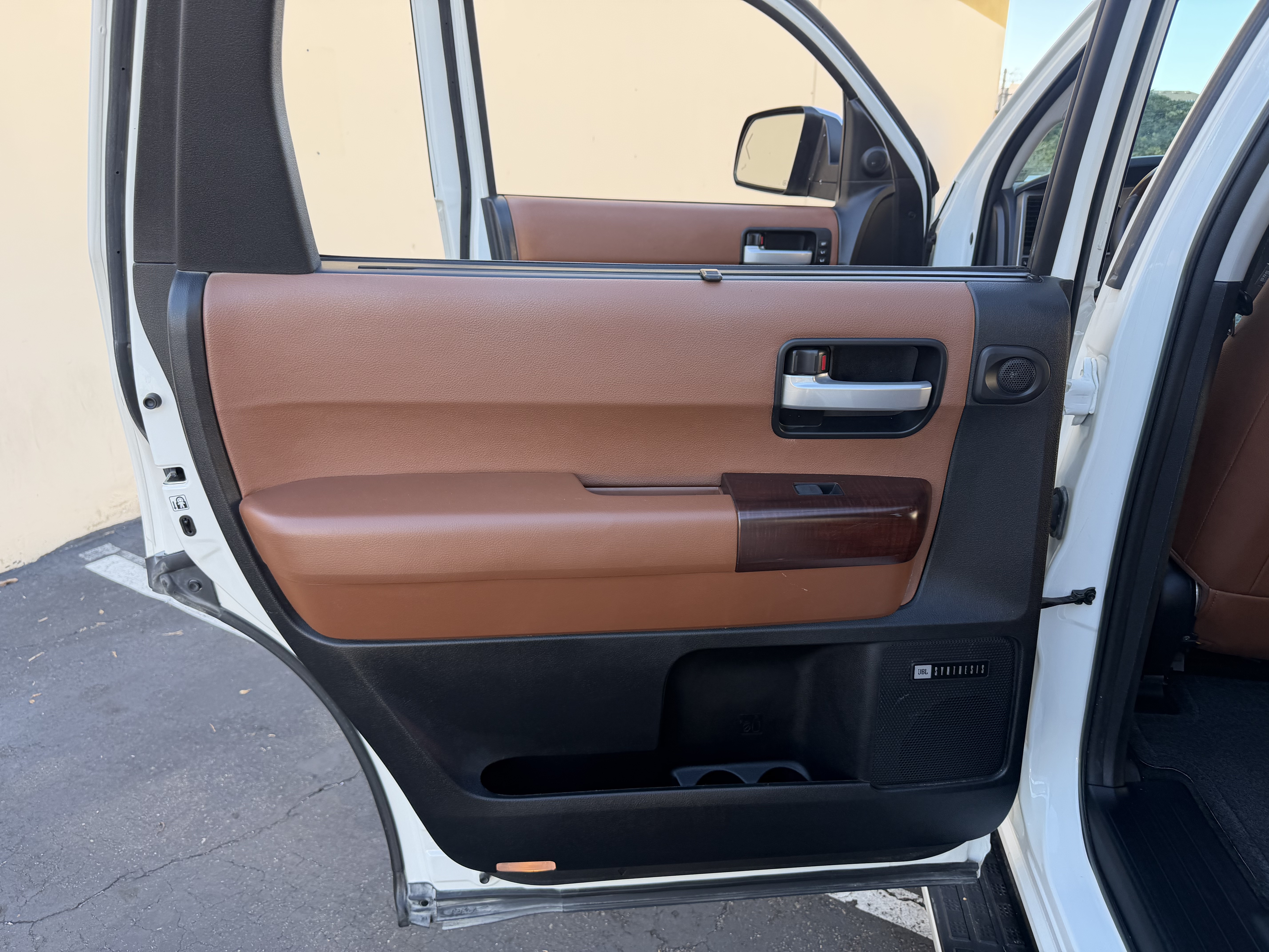 Used 2014 Toyota Sequoia 4WD Platinum image 24