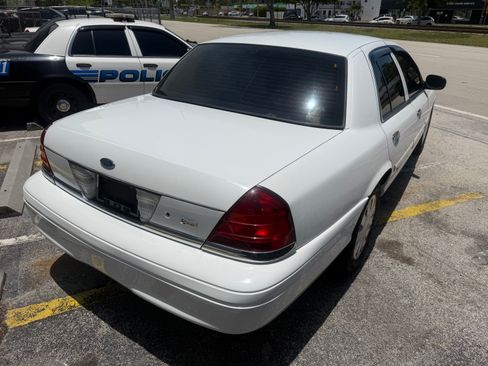 Used 2010 Ford Crown Victoria Police Interceptor RWD image 9