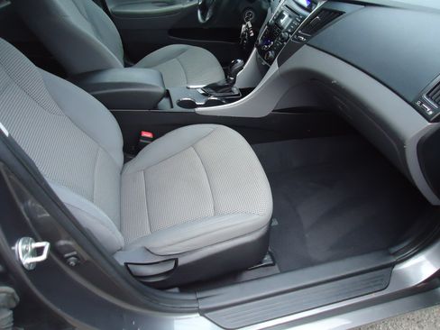 Used 2012 Hyundai Sonata GLS image 9