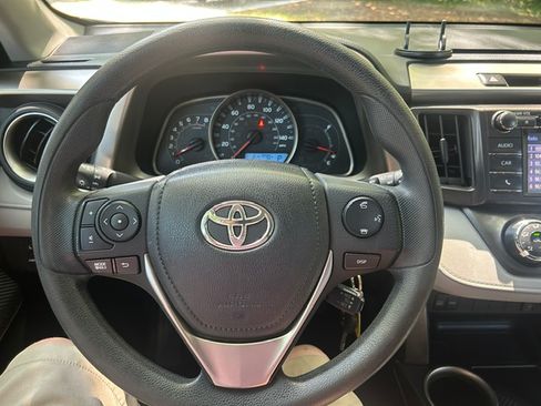 Used 2015 Toyota RAV4 AWD LE image 11