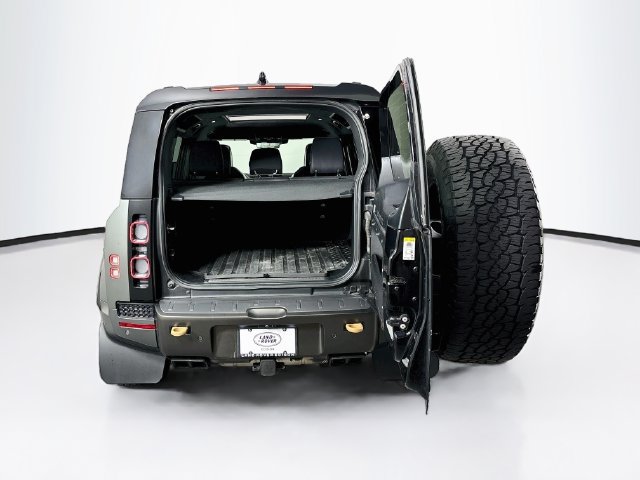 Used 2025 Land Rover Defender 110 OCTA AWD/4WD image 6