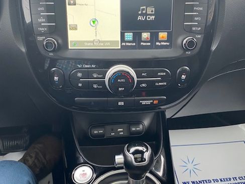 Used 2015 Kia Soul ! FWD image 11