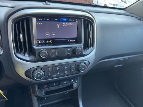 Used 2022 Chevrolet Colorado LT image 12