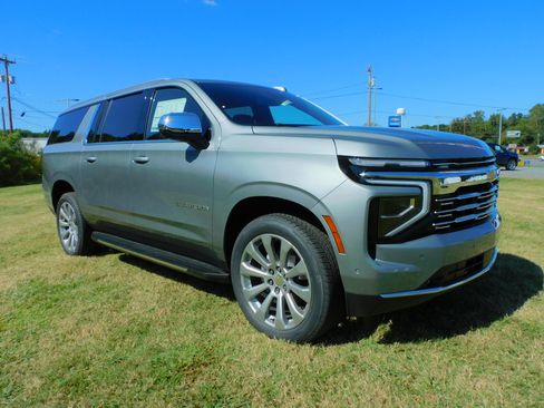 New 2026 Chevrolet Suburban Premier image 9