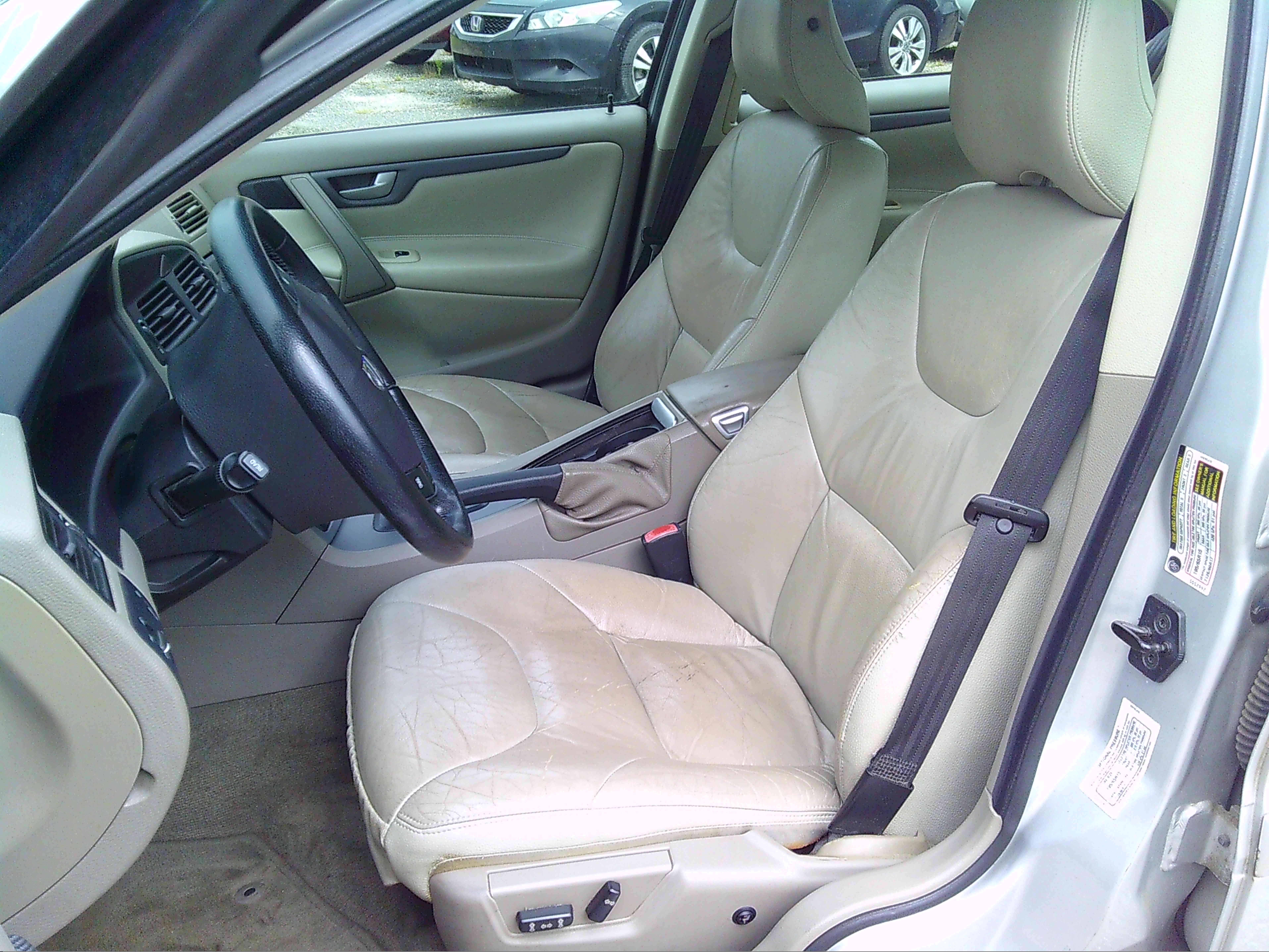 Used 2005 Volvo S60 2.4 FWD image 9