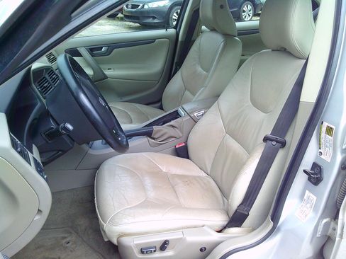 Used 2005 Volvo S60 2.4 FWD image 9