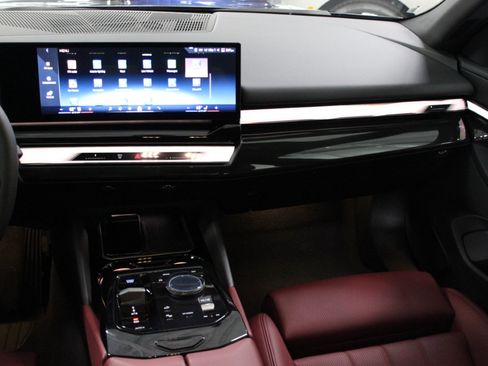 Used 2025 BMW i5 xDrive40 image 43