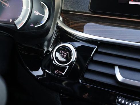 Used 2018 BMW 530i xDrive image 22