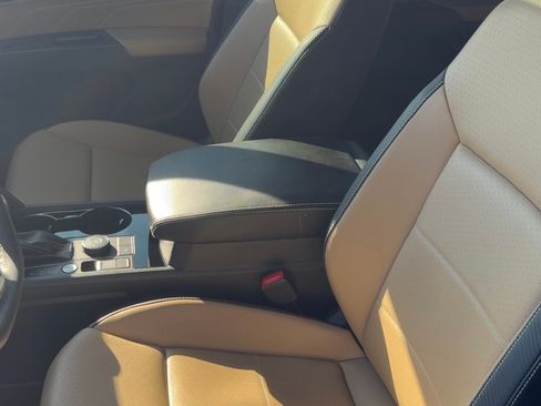 Used 2022 Volkswagen Atlas SE w/ Technology Package image 7