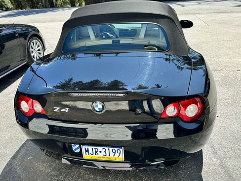 Used 2005 BMW Z4 2.5i image 9