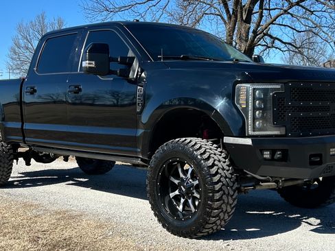 Used 2017 Ford F250 Lariat image 2