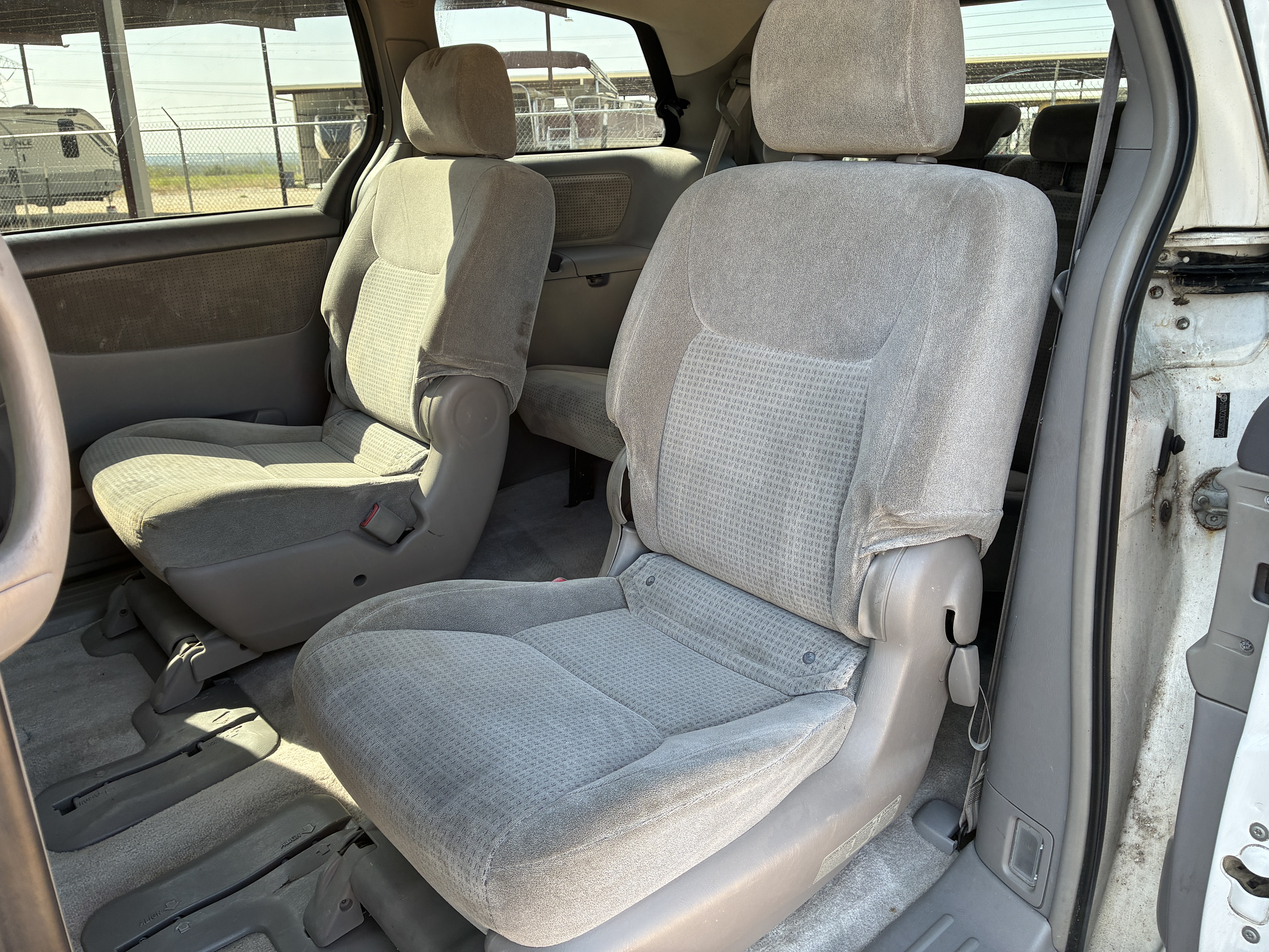 Used 2007 Toyota Sienna LE Minivan 4D FWD image 10